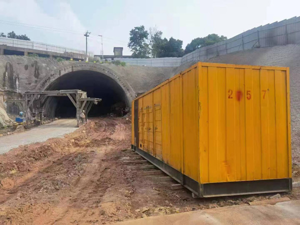 孟津发电机出租自启装置的工作原理是什么？